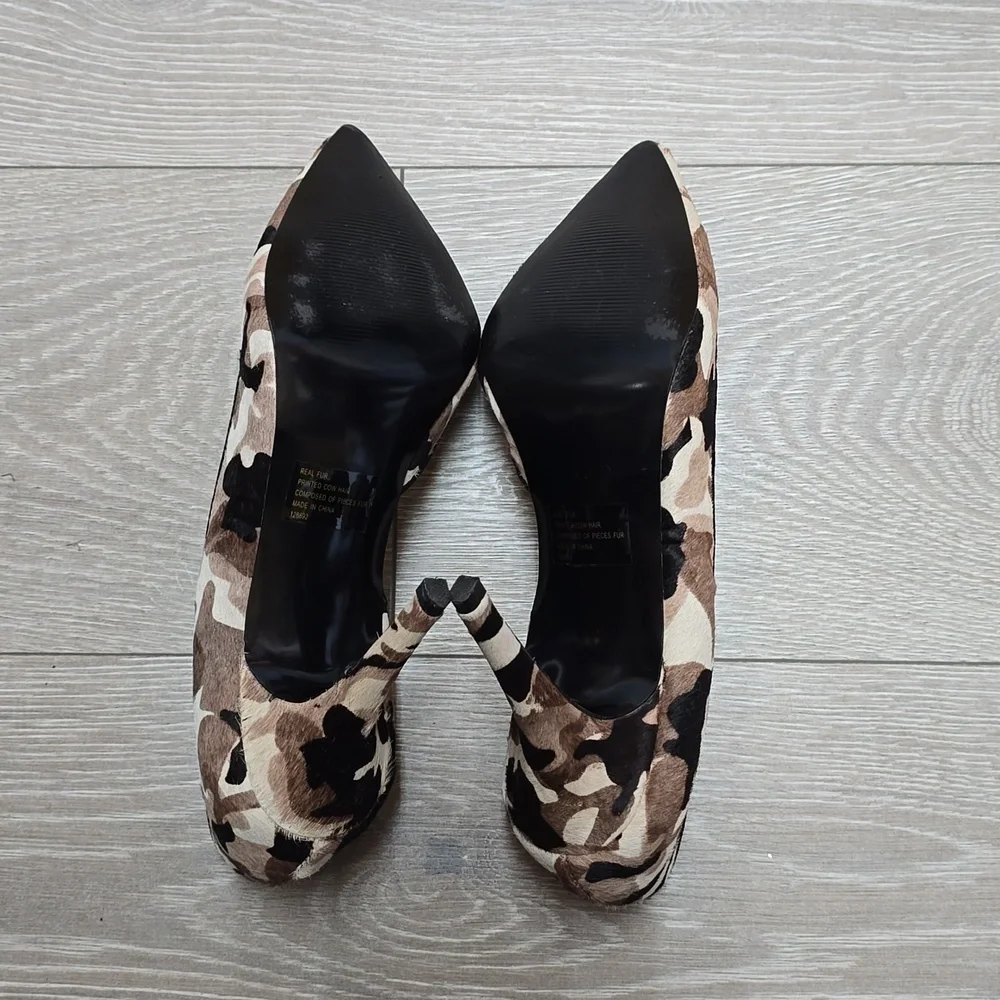 Betsy Johnson Printed Cow Hair Heels size 9.5 - Picture 6 of 10